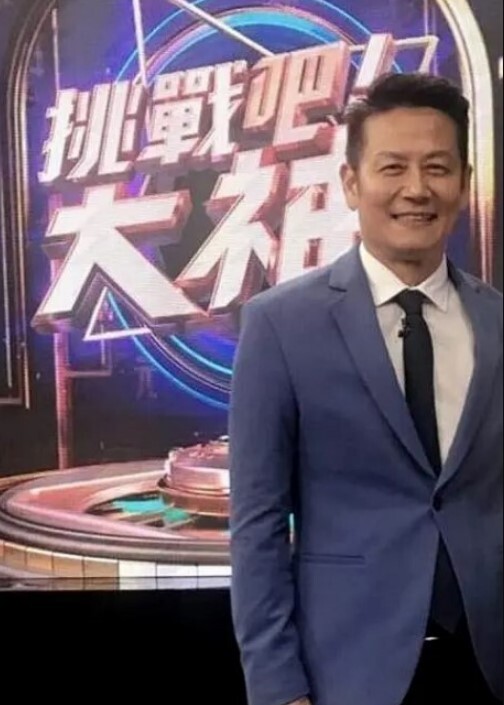 【嫩逼小护士揉奶玩逼】口交无套爆草极品D奶粉嫩一线天穴全是淫水 - 91AV